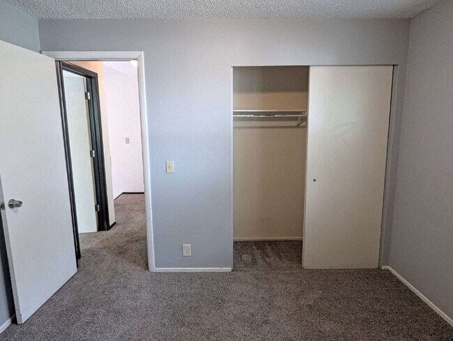 Building Photo - 2 Bed 2 Bath Side by Side