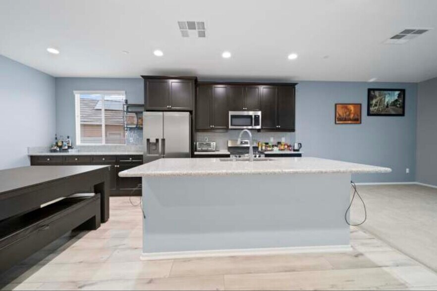 Building Photo - 44060 Buckeye Ct