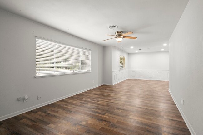 Building Photo - 205 Taft Ave