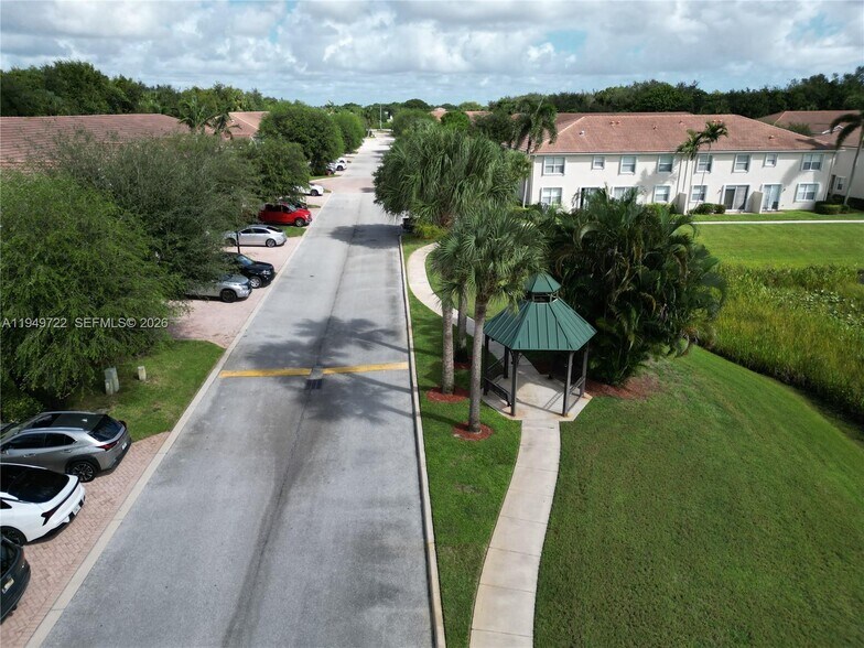 Building Photo - 16122 Poppyseed Cir