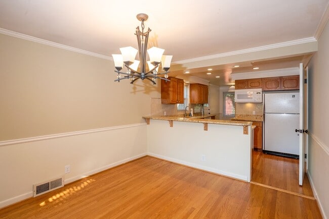Building Photo - Beautiful Magnolia Brick close to village ...