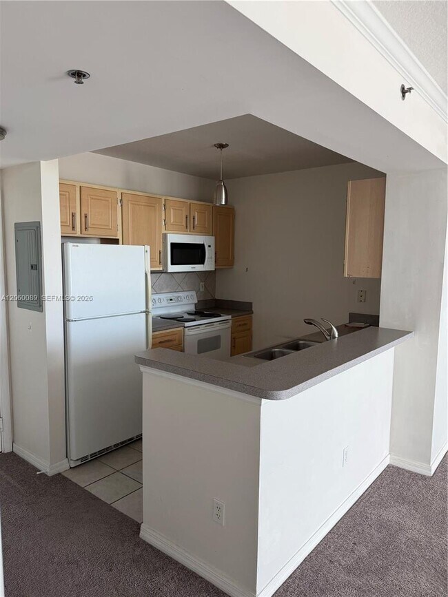 Building Photo - 2665 SW 37th Ave