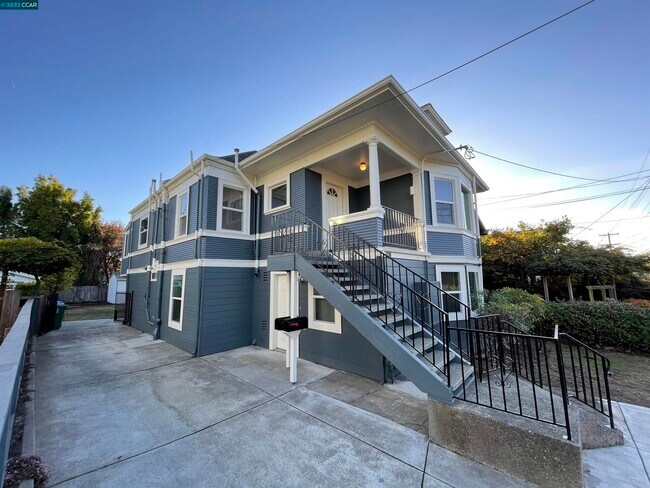 Building Photo - 1930 Stuart St