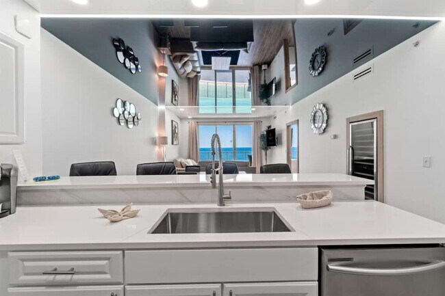 Building Photo - 10625 Front Beach Rd