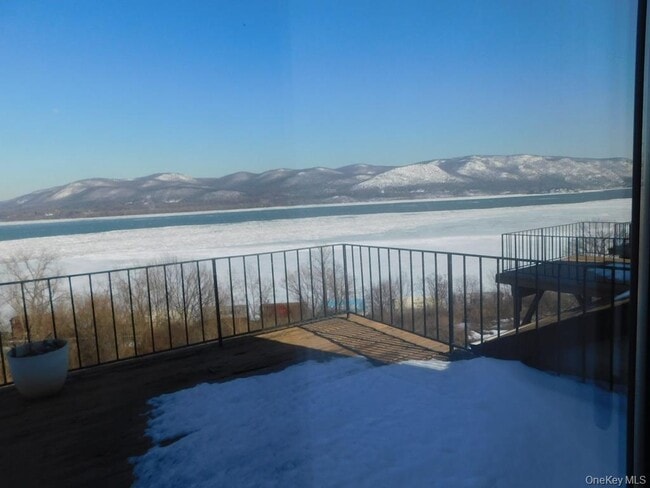 Building Photo - 729 Hewitt Ln