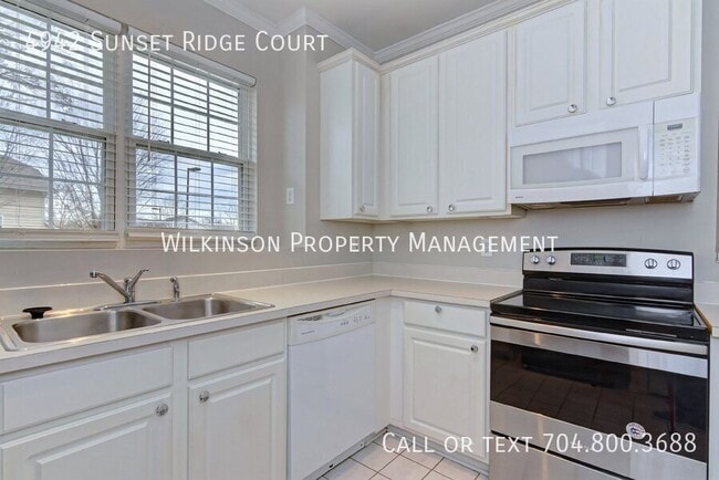 Building Photo - 4942 Sunset Ridge Ct