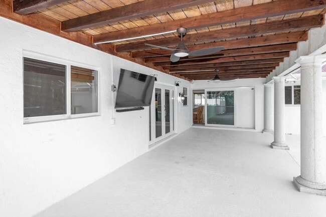 Building Photo - 2289 Windsor Rd