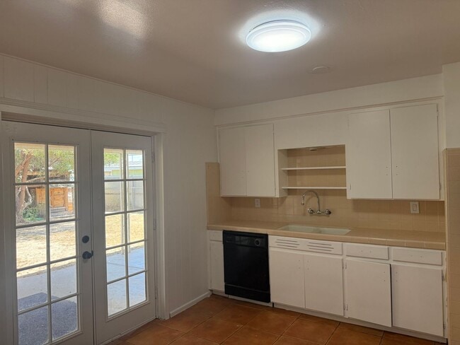 Building Photo - Charming 3-Bedroom Home Near Peaceful Retirement Area – No Age Restrictions!