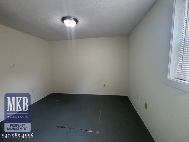 Building Photo - 4706 Casper Dr NE