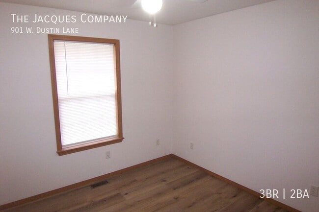 Building Photo - 901 W Dustin Ln