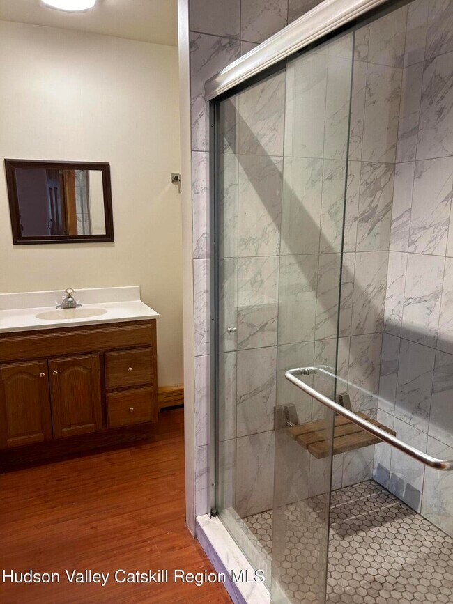 Building Photo - 605 NY-295