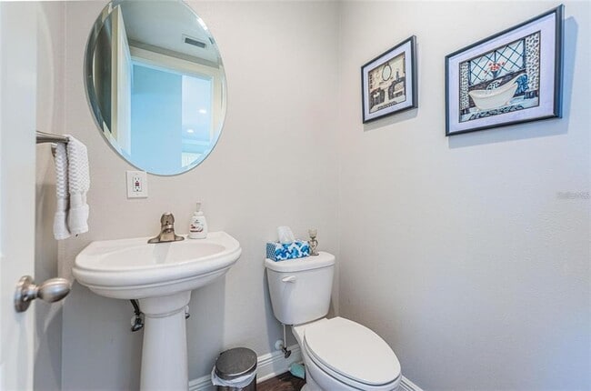 Building Photo - 7004 Grevilla Ave S