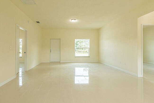 Building Photo - 3BR/2BA Home with 1-Car Garage in Prime SW Lehigh Acres – Brand New Construction