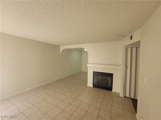 Building Photo - 1608 N Torrey Pines Dr