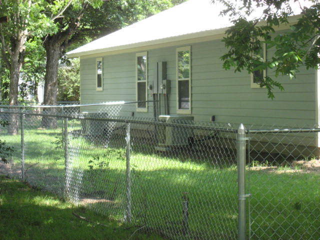 Building Photo - SMITHVILLE - COZY 2 BEDROOM 2 BATH - DUPLEX!!