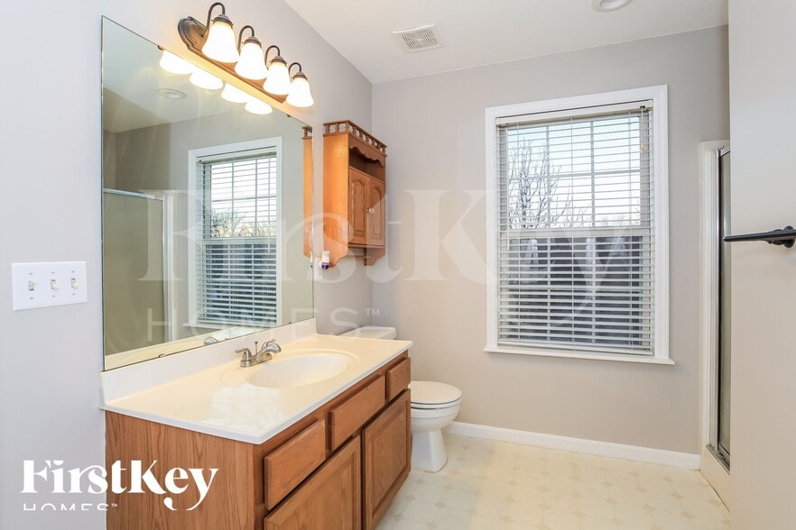 Building Photo - 410 Meadow Springs Dr