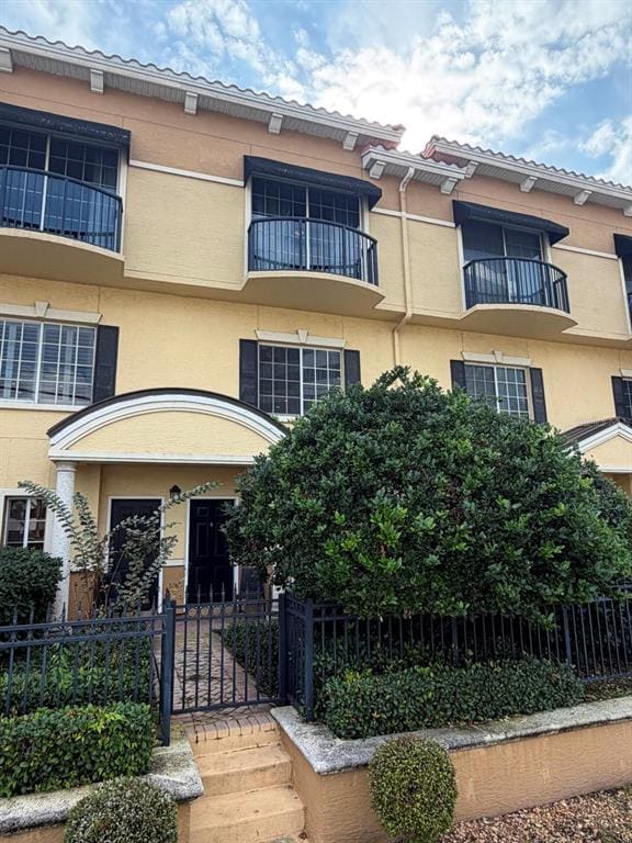 Building Photo - 5220 W Kennedy Blvd