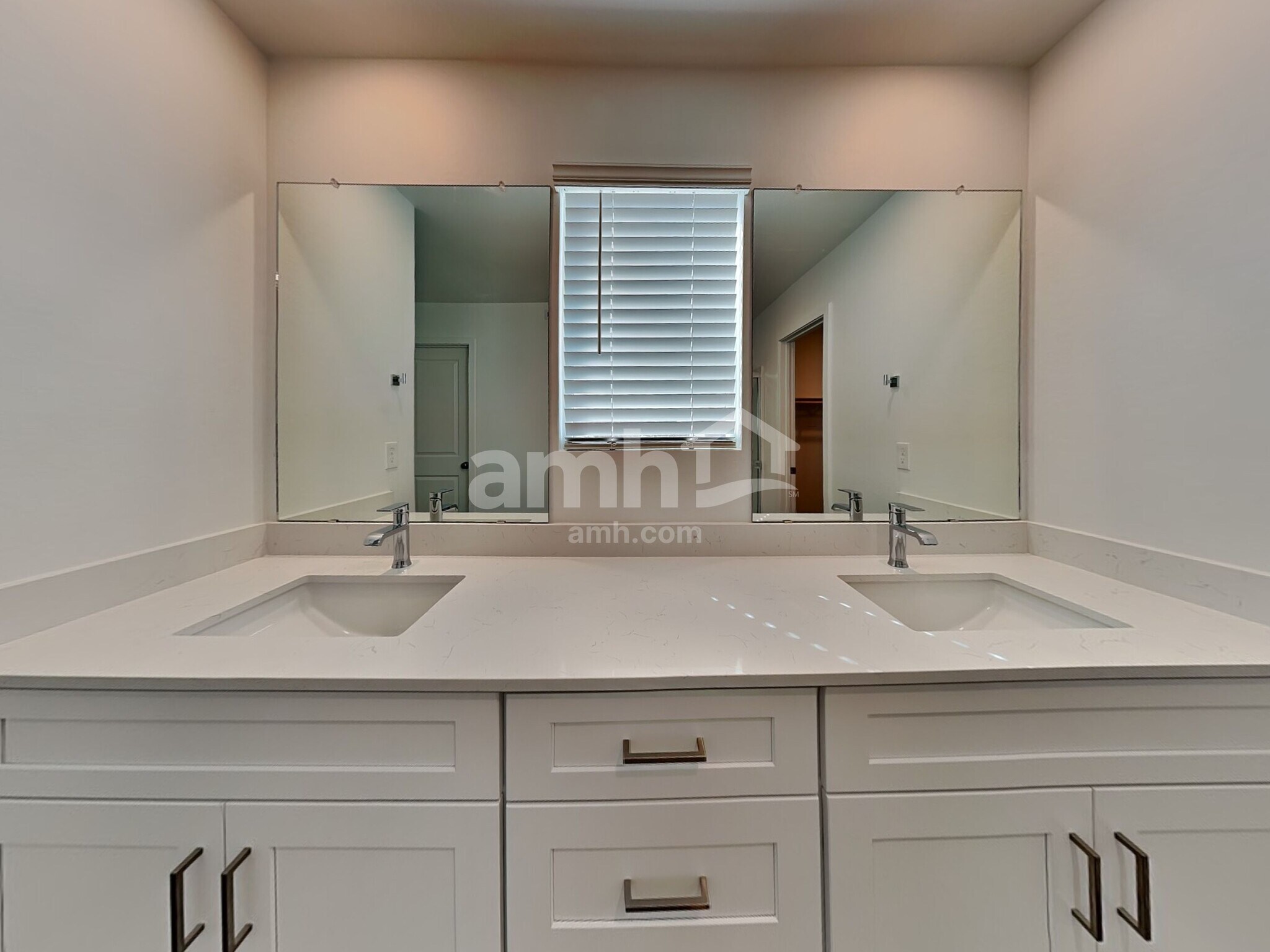 Building Photo - 9737 W Luxton Ln