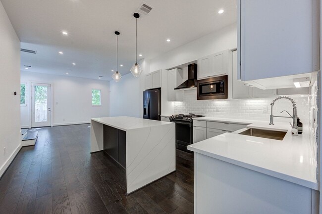 Building Photo - 3 Bedroom Home in the Galleria