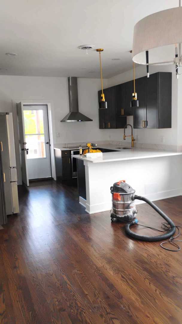 Primary Photo - 5011 N Troy St