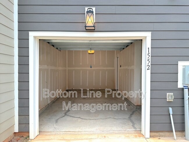 Building Photo - 1552 Cedar Tree Dr