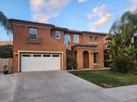 Building Photo - Gorgeous 3 Bedroom/3 Bath and Bonus Room w...