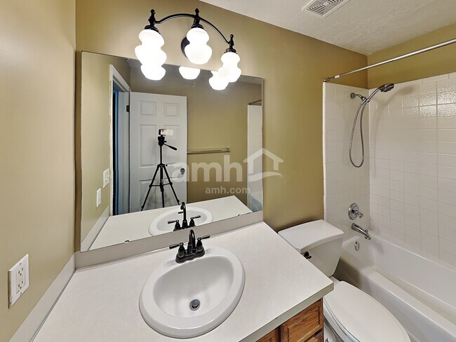 Building Photo - 948 W 1400 N