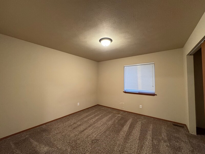 Building Photo - 416 S Raymond Ln