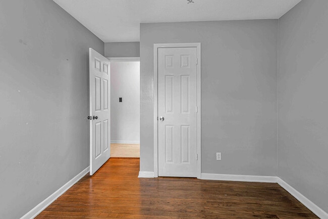 Building Photo - 203 Pineview Rd