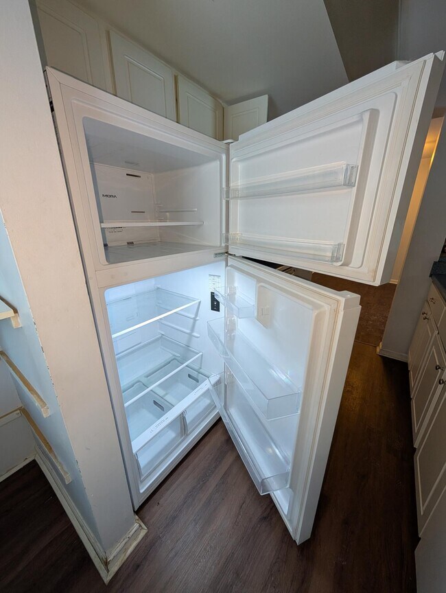 Building Photo - 849 Brandon Ave