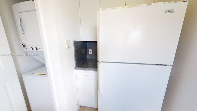 Building Photo - 2415 NW 16th St Rd