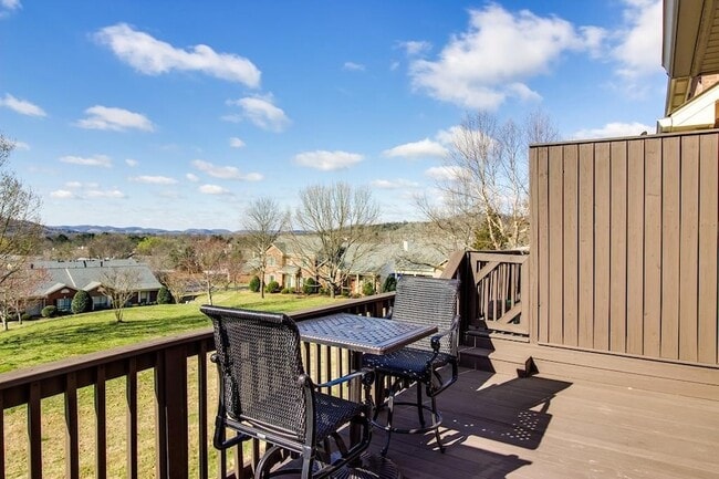 Building Photo - 1801 Brentwood Pointe