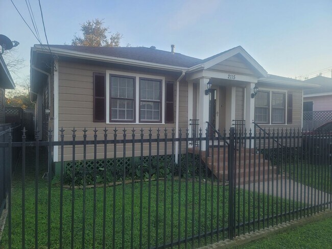 Building Photo - Single Family 1300+ square foot East End Home