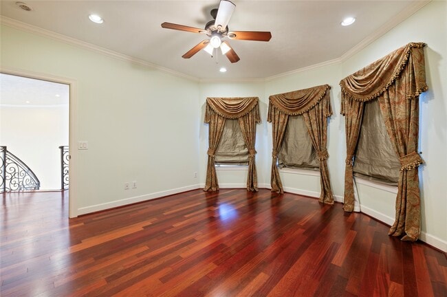 Building Photo - 538 Villa Dr