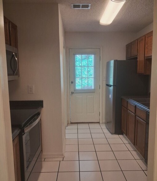 Building Photo - 4067 Coopers Hill Dr SE