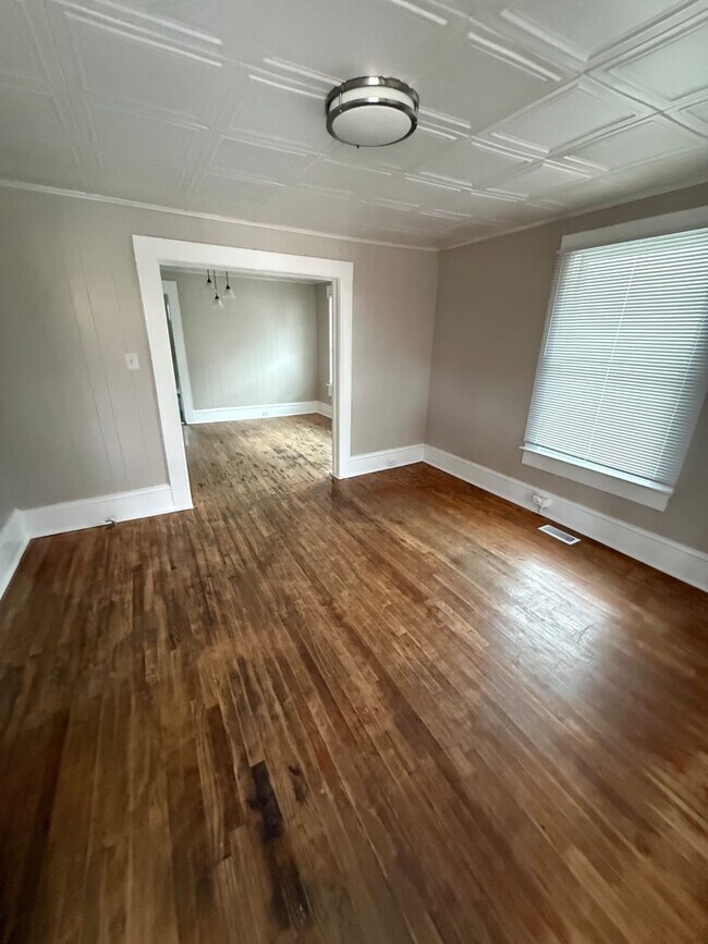 Building Photo - 391 Madison St