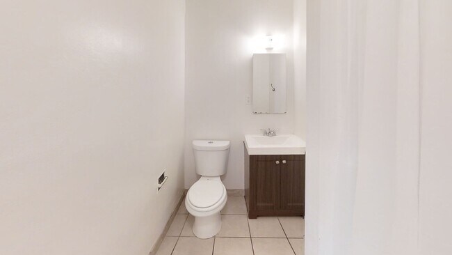 Building Photo - 6BD/3BA, Renovated Backyard!