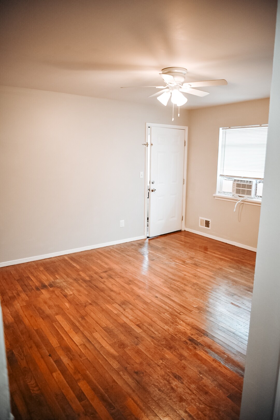 Building Photo - 4700 Walnut Grove Ave