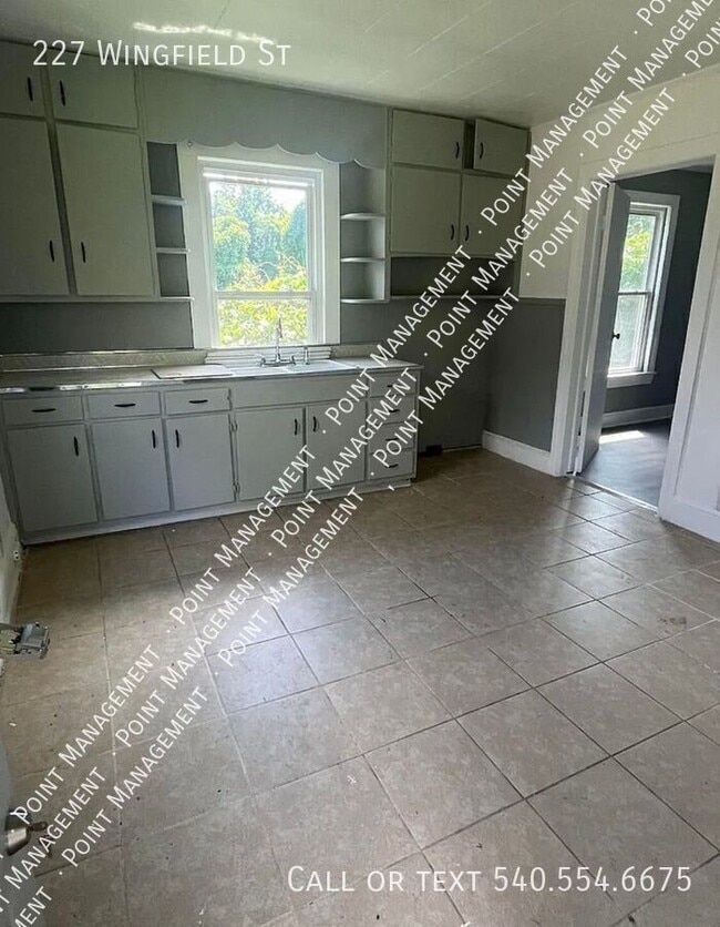 Building Photo - 227 Wingfield St