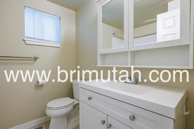 Building Photo - 2393 E 3000 S
