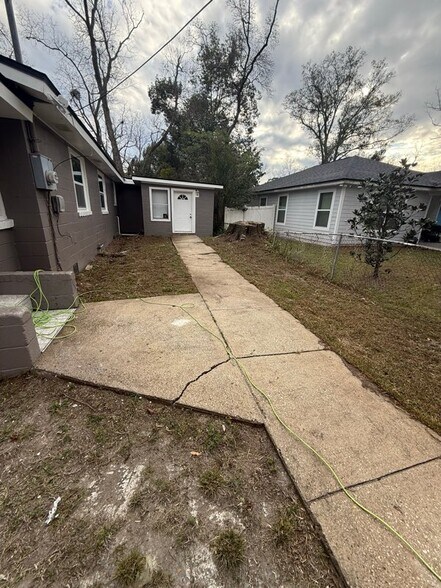 Building Photo - 2150 Morehouse Rd