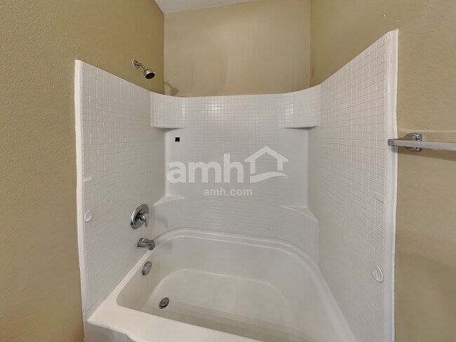 Building Photo - 4020 Hanna Rose Ln