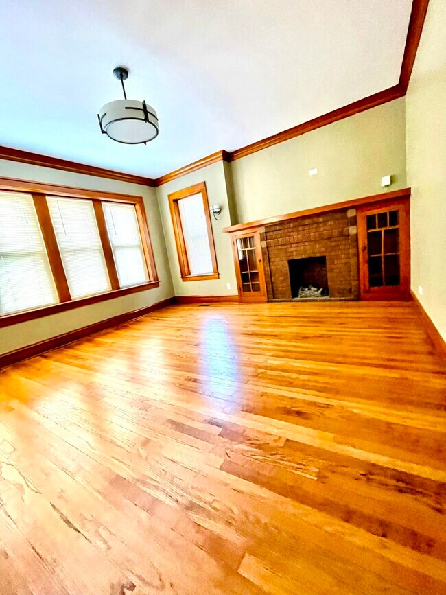 Building Photo - 3227 N Albany Ave