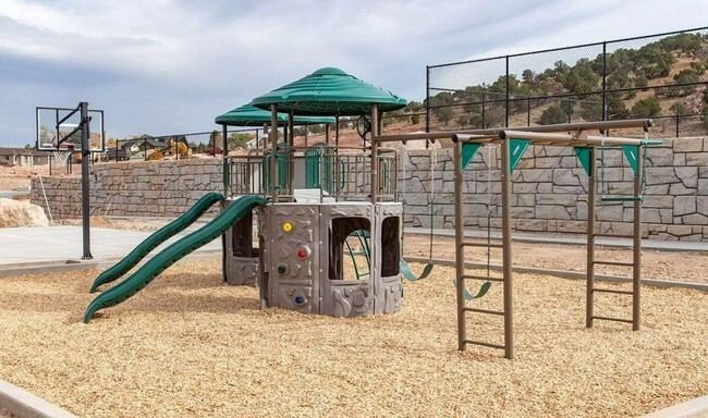 Building Photo - 668 E Fiddlers Canyon Rd