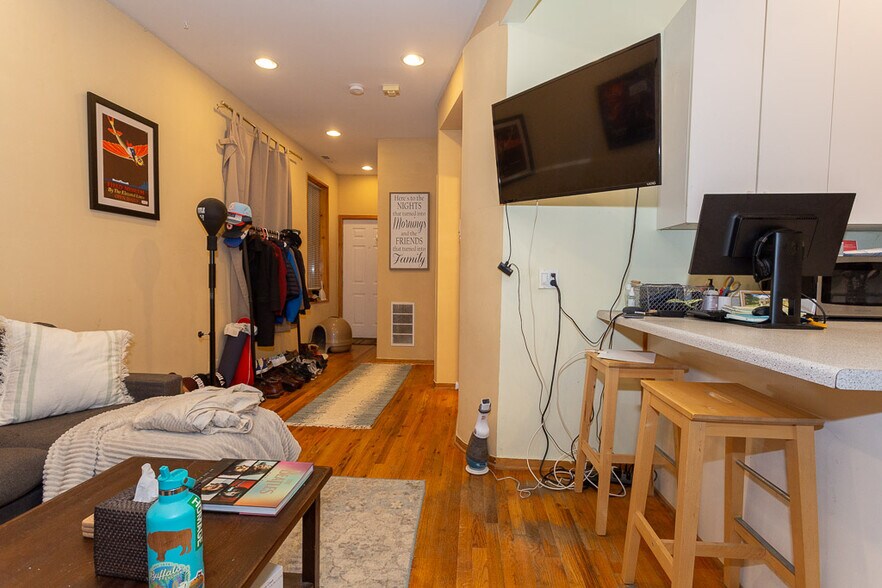 Building Photo - 1309 N Greenview Ave