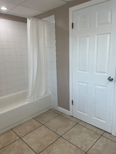 Building Photo - 5 Ambrose St