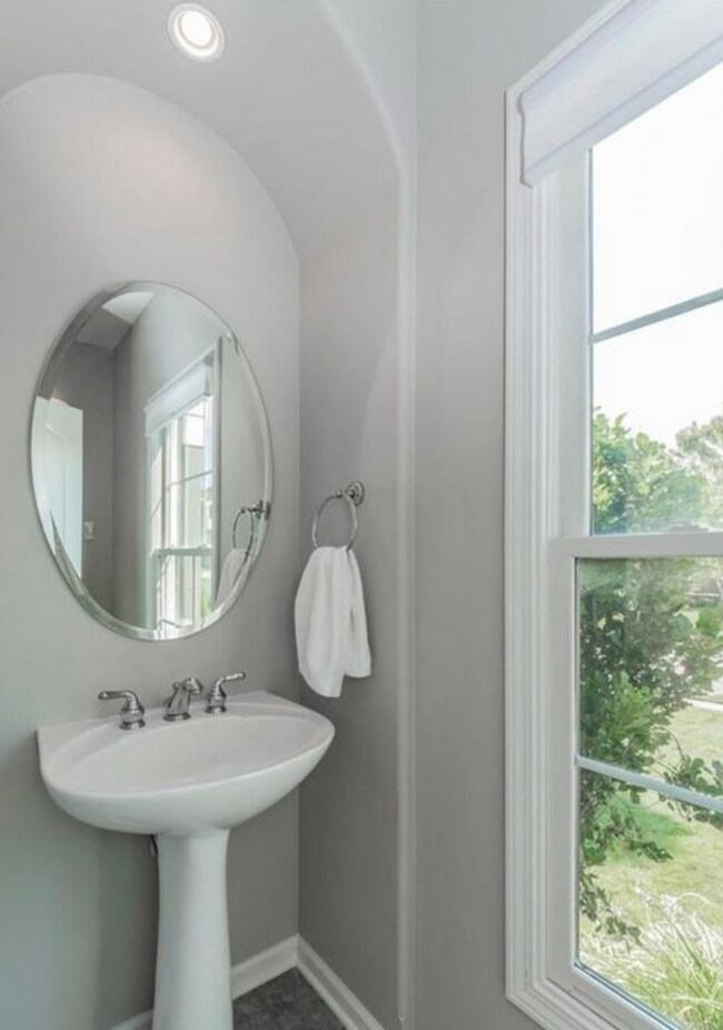 Building Photo - Stunning 4 Bedroom Elkhorn Home!!