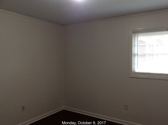 Building Photo - r6343
