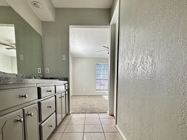 Building Photo - Updated 4 Bedroom Home w/ Gorgeous Floors