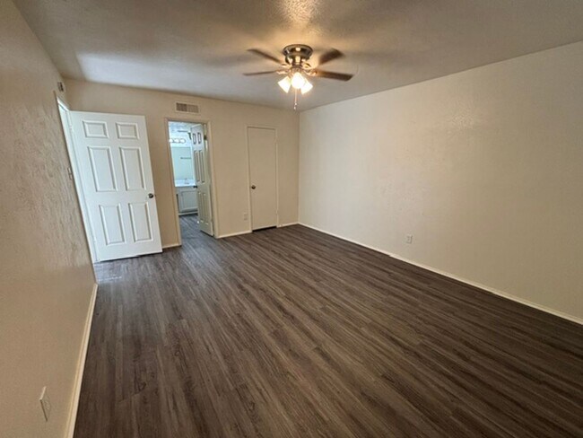 Building Photo - 2517 Limestone Dr
